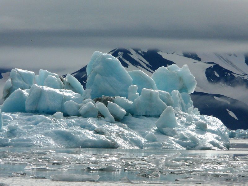 Icebergs-du-spitzberg_940x705