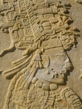 Apas,%20Bonampak%20Archeological%20zone,%20Stele%202%20Crowning%20of%20Chaan%20Muan%20II%20detail%202%20-%20Photo%20by%20German%20Murillo-Echavarria%200406