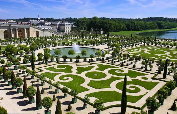 Parc des Impressionnistes : toile d'araignée prenant le soleil