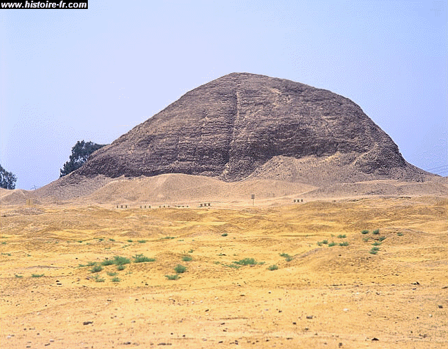 Pyramide_amenemhat_III_hawara