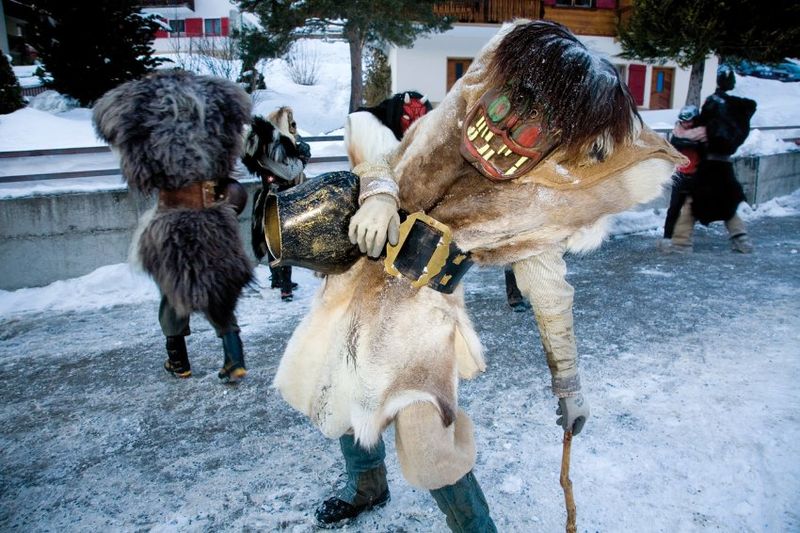 Kuhglocken-vekleidung-kostueme-fastnacht-wallis