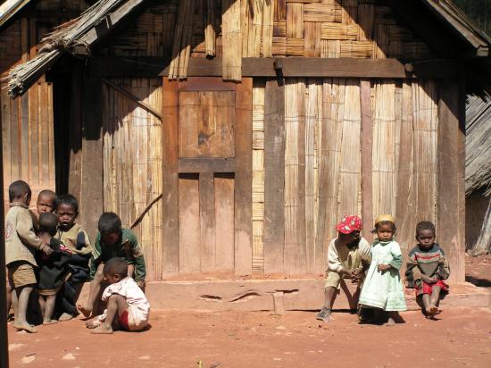 Village-zafimaniry-madagascar