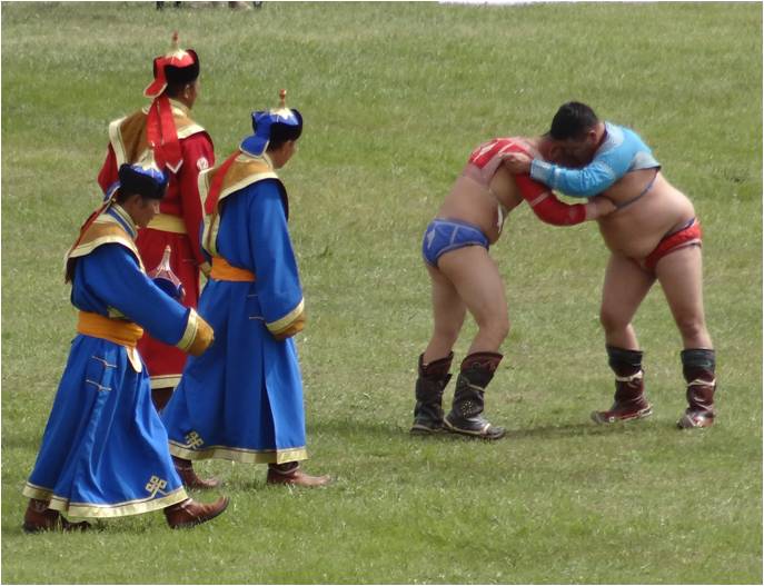 Mongolie-Oulan-Bator-Naadam-lutteurs