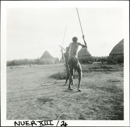 Nuer_men-duelling_-evans-pritchard_july-1935