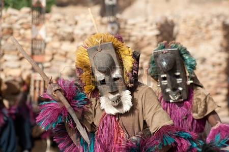 10378792-masque-de-lapin-et-de-la-danse-dogon-au-mali-il-s-agit-d-un-masque-de-lapin-le-lapin-est-chass-par-l