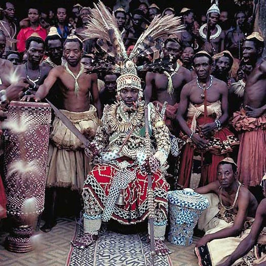 Kuba-Nyimi-Kok-Mabiintsh-III-–-King-of-Kuba-D.R.-Congo-photo-daniel-laine