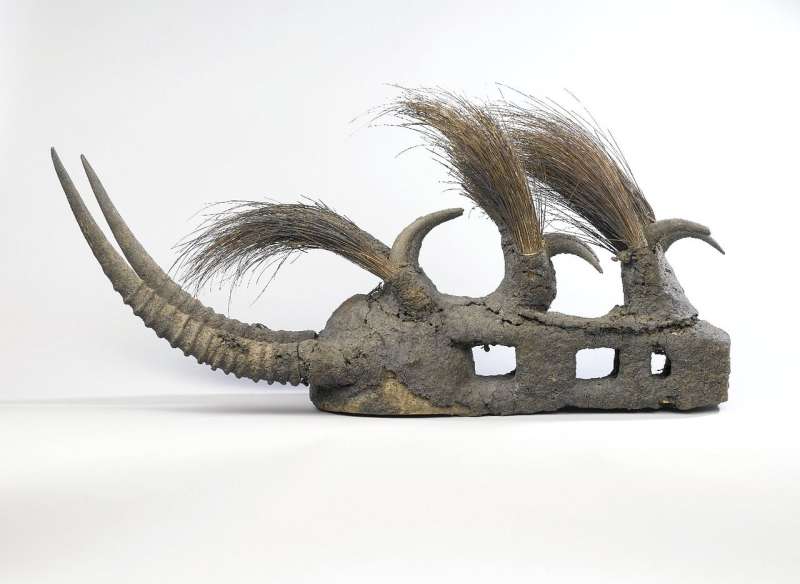 1280px-Brooklyn_Museum_69.39.3_Komo_Society_Mask_(2)