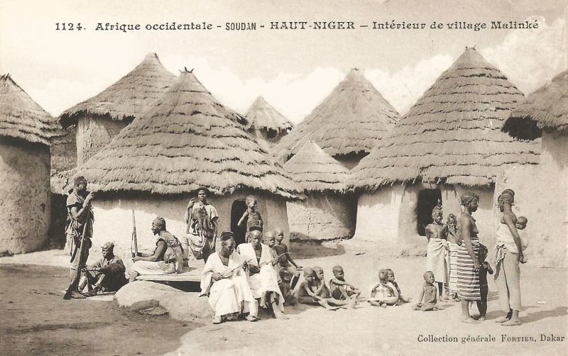 Haut-Niger-Intérieur_de_village_Malinké_(AOF)